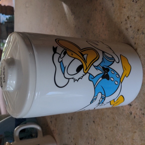 BRAND NEW Disney's Donald Duck Dry Food Storage Canister - Picture 1 of 5